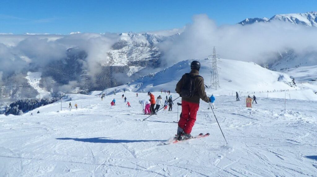 people skiing and snowboarding in Verbier