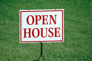 Open house sign in the frontyard