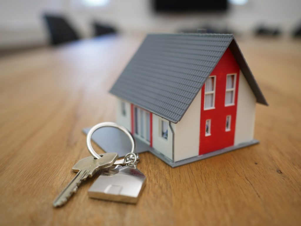 a key and a small house model