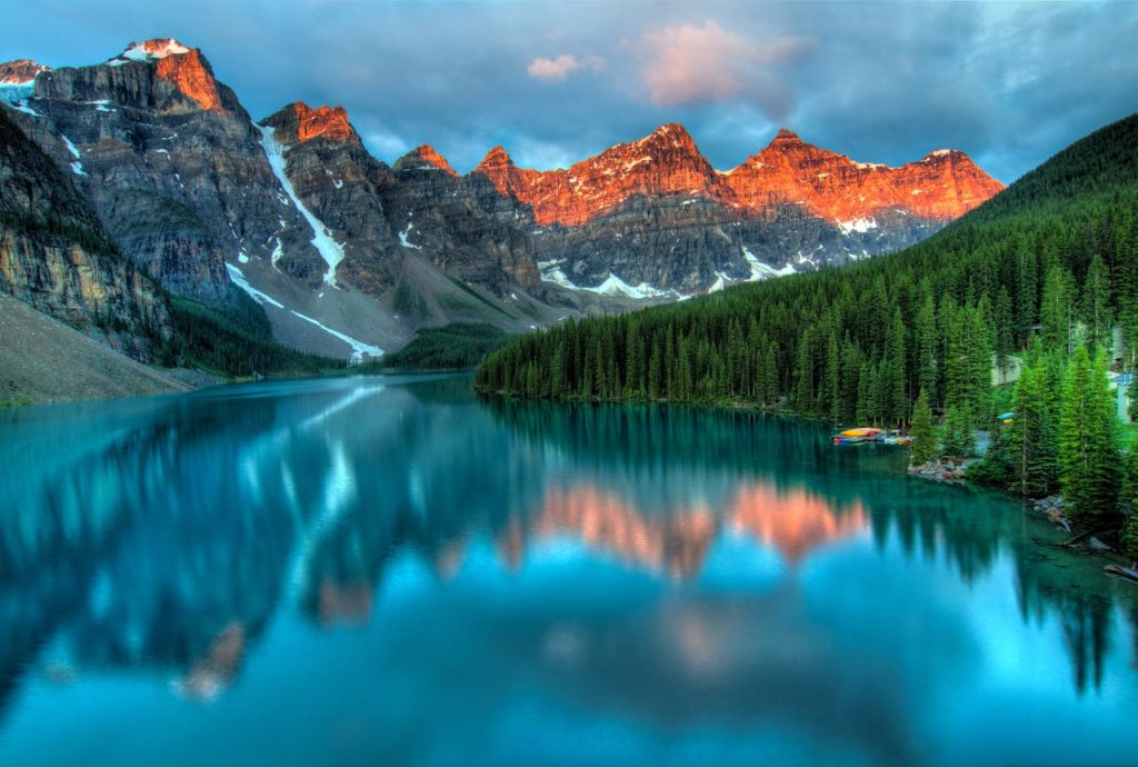 a lake in the mountain