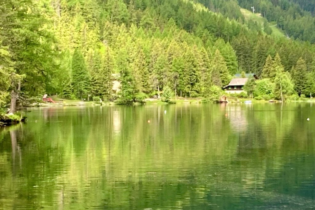 a lake house on Champes Lac